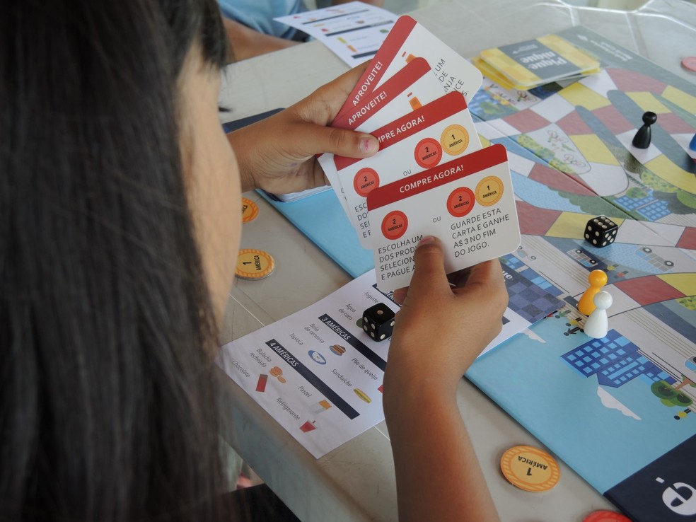 Jogo de tabuleiro “Piquenique” ajuda crianças a pensar economia financeira e sustentável, na Paraíba — Foto: Brasil Solidário/Divulgação