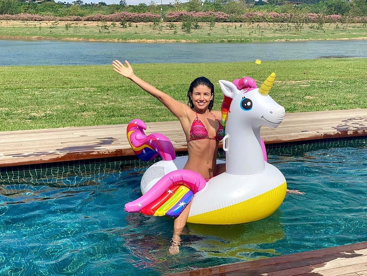 Paula Fernandes Mostra Diversao Em Dia De Piscina Na Fazenda Famosos Gshow