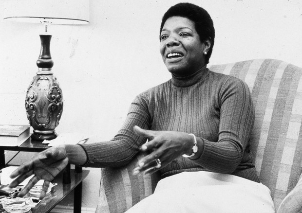 8th April 1978:  American poet and author Maya Angelou gestures while speaking in a chair during an interview at her home.  (Photo by Jack Sotomayor/New York Times Co./Getty Images) (Foto: Getty Images)