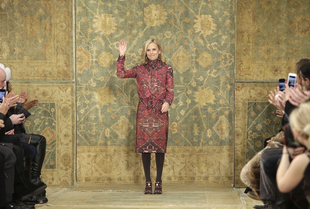 Tory Burch takes a bow at the end of her A/W 2015 show (Foto: GETTY)