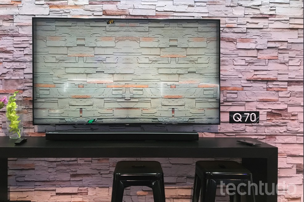 A Smart TV QLED Q70 em Modo Ambiente — Foto: Luciana Maline/ TechTudo