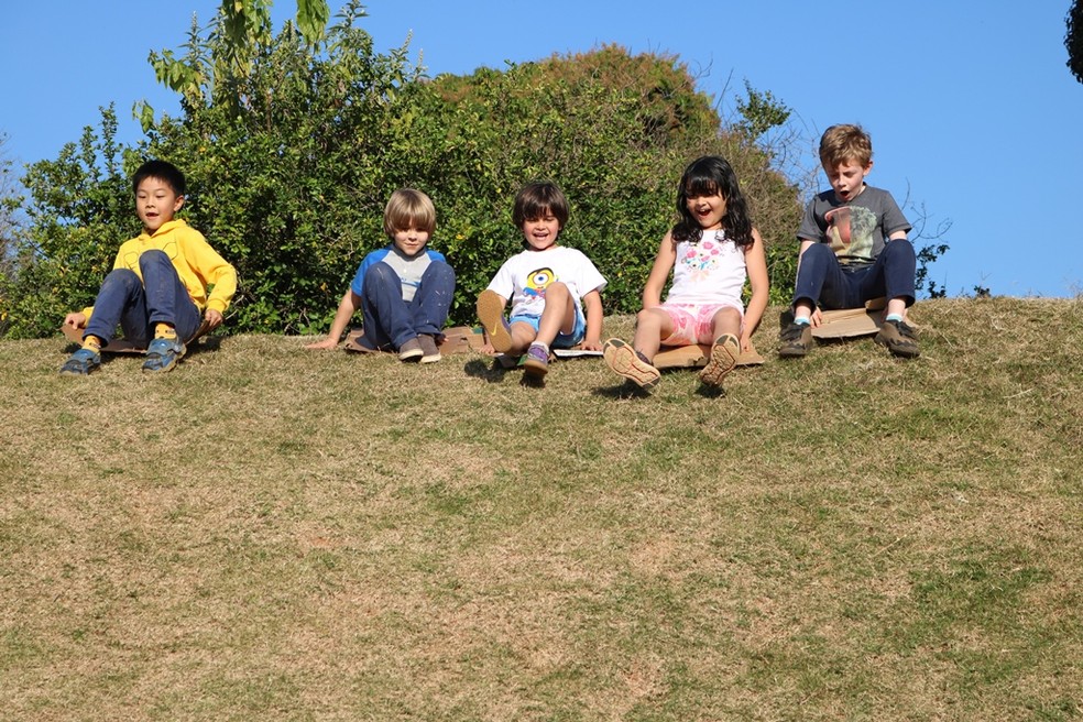 Promover brincadeiras é uma ótima maneira de incentivar a socialização com outras crianças (Foto: Objetivo Sorocaba/Divulgação)