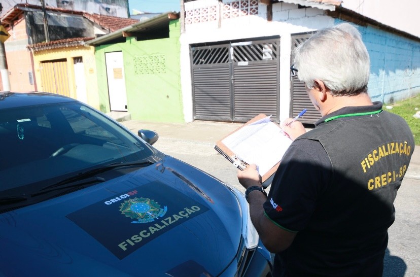 Operação identifica irregularidades em imóveis de conjunto habitacional em Praia Grande