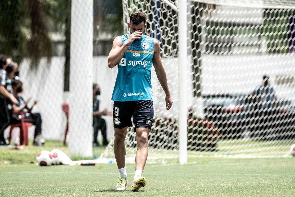 Léo Baptistão durante jogo-treino entre Santos e Portuguesa Santista — Foto: Ivan Storti/Santos FC
