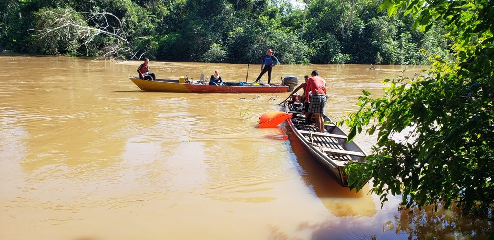 Buscas ocorrem desde quinta-feira (6), quando acidente aconteceu  — Foto: Divulgação/Corpo de Bombeiros 