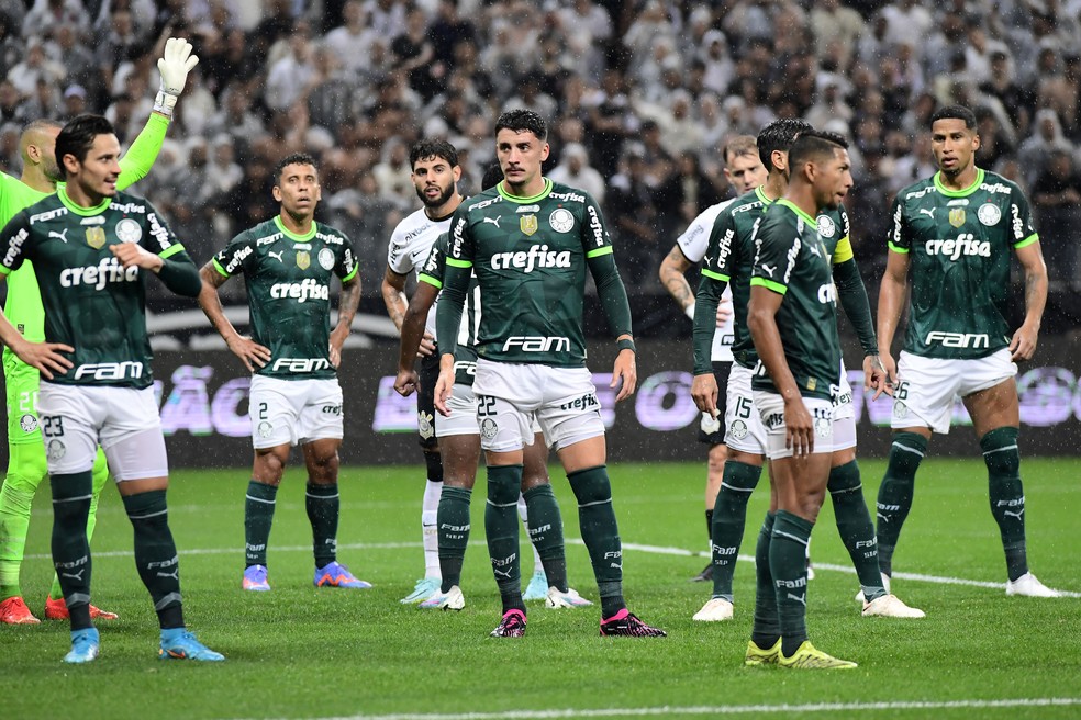Atuações do Palmeiras: Rony e Veiga se destacam, e Weverton fecha o gol contra o Corinthians