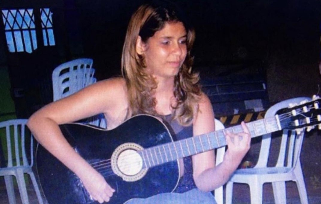 Marília Mendonça em foto antiga, publicada pela escola onde estudou em Goiânia  (Foto: Reprodução)