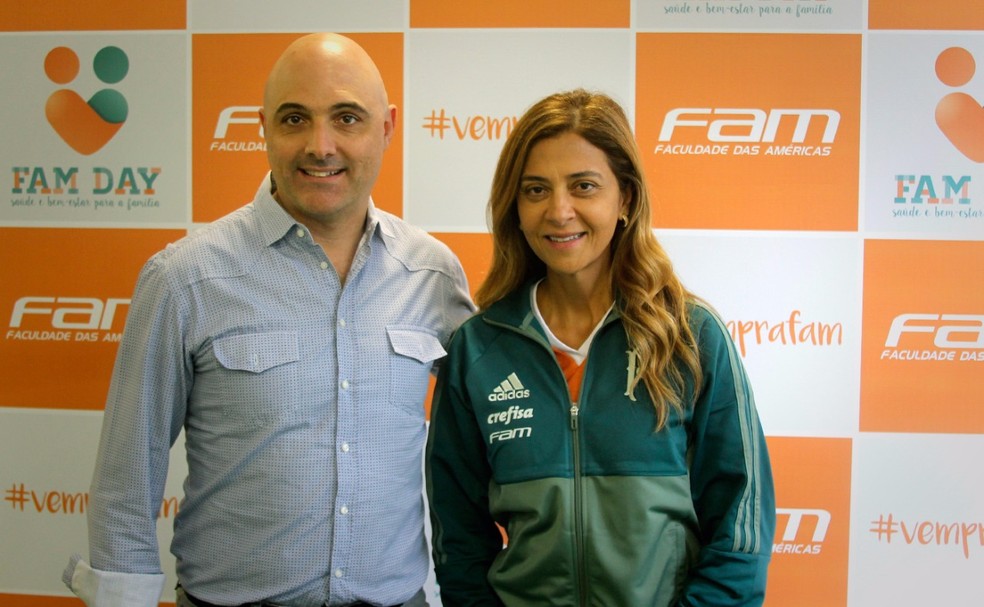 Maurício Galiotte, presidente do clube, e a patrocinadora Leila Pereira — Foto: Ag. Palmeiras/ Divulgação