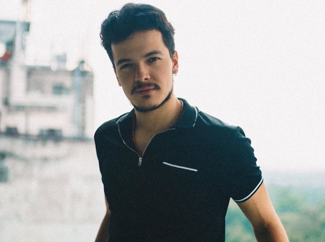 Sebaastian Athié atuou na série O11ce, da Disney (Foto: Reprodução/Instagram)