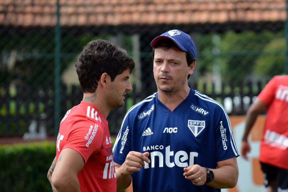 Alexandre Pato e Fernando Diniz no São Paulo — Foto: Érico Leonan / saopaulofc.net