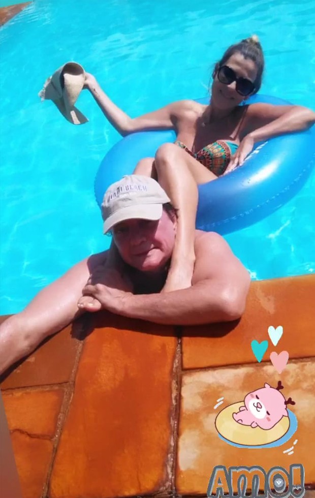 Fábio Jr. e a mulher, Fernanda Pascucci, curtem piscina em dia de verão (Foto: Reprodução/Instagram)