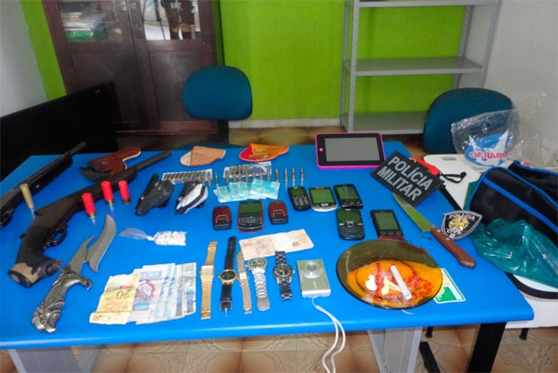 Armas e drogas foram apreendidas durante a operação 'Presente de Natal' (Foto: Cedida/Polícia Civil do RN)