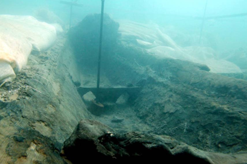 Navio que carregava o oricalco e naufragou a 300 metros do porto de Gela há 2600 anos (Foto: Reprodução)
