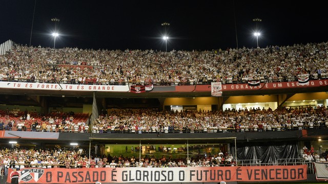 Torcida do São Paulo em jogo contra o Atlético-GO