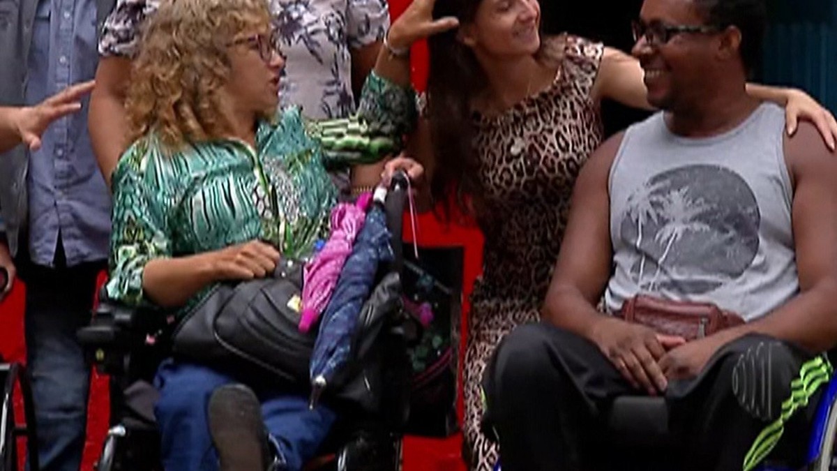 Resultado de imagem para Deficientes físicos e cadeirantes se revoltam com falta de acessibilidade em Itaqua