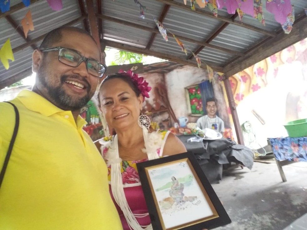 Artista desenhou Dona Domingas do Grupo Flor Ribeirinha — Foto: Carlos Pina/Arquivo pessoal