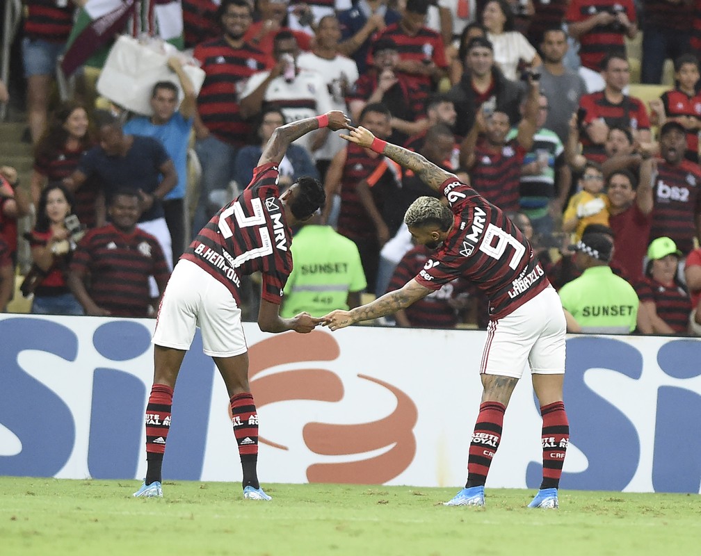 Comemoração de Bruno Henrique e Gabigol em gol do Flamengo — Foto: André Durão