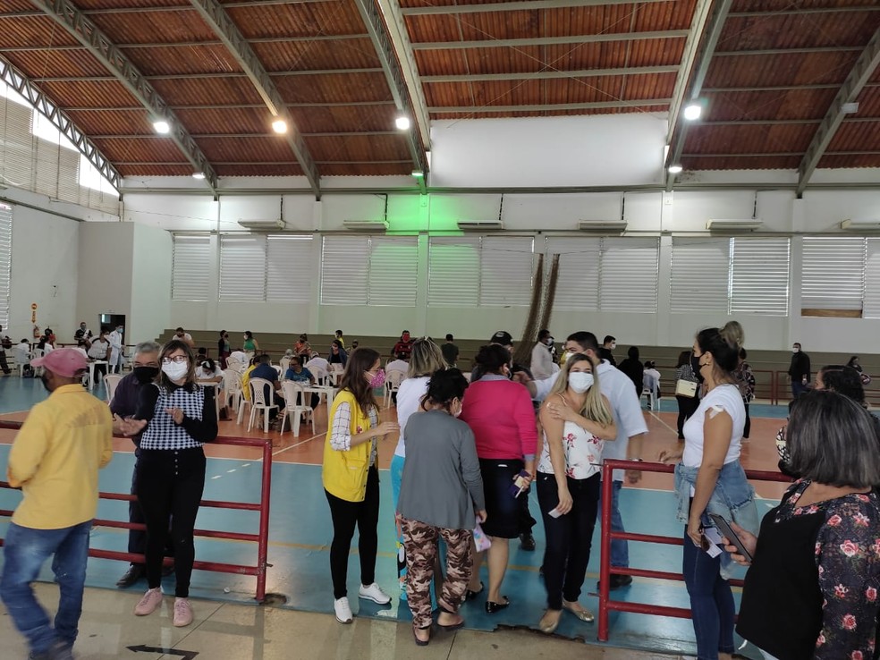 Rio Branco começou a vacinar pessoas a partir de 38 anos neste domingo (20)  — Foto: Elizânia Dinarte/CBN Rio Branco 