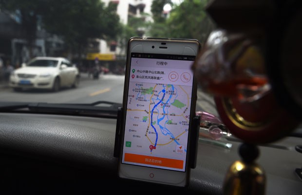 Aplicativo chinês de reserva de táxis Didi Chuxing. (Foto: Greg Baker/France Presse)