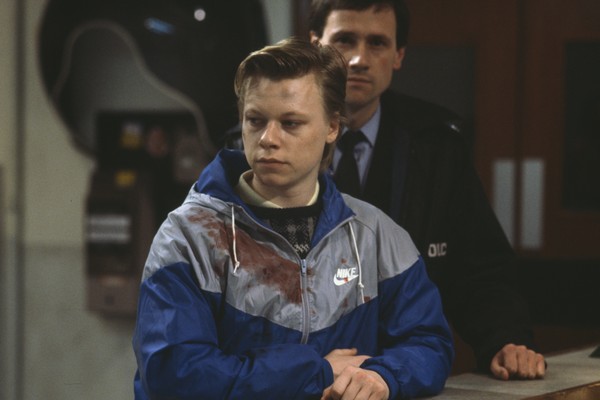 O ator Graham Fletcher-Cook em cena de episódio de 1986 da série Night Runners, do canal de TV BBC (Foto: Getty Images)