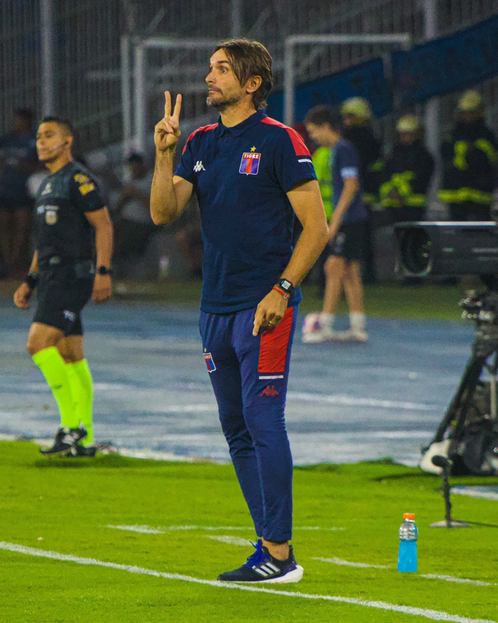 Diego Martinez, treinador do Tigre, da Argentina — Foto: Divulgação