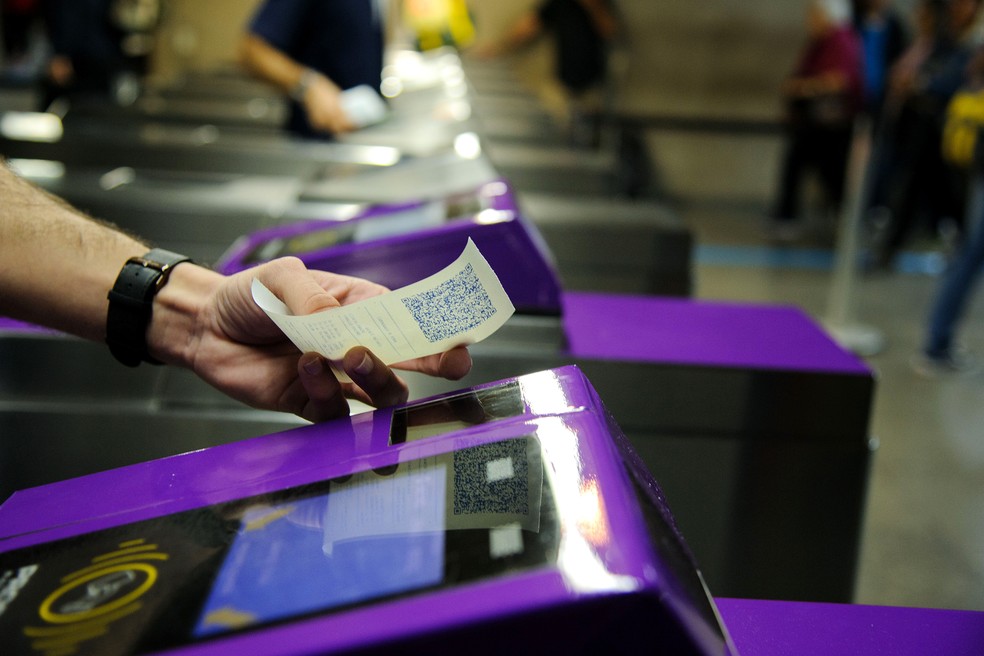 Bilhete do Metrô comprado do autoatendimento das estações com QR Code de acesso às estações. — Foto: Secom/GESP