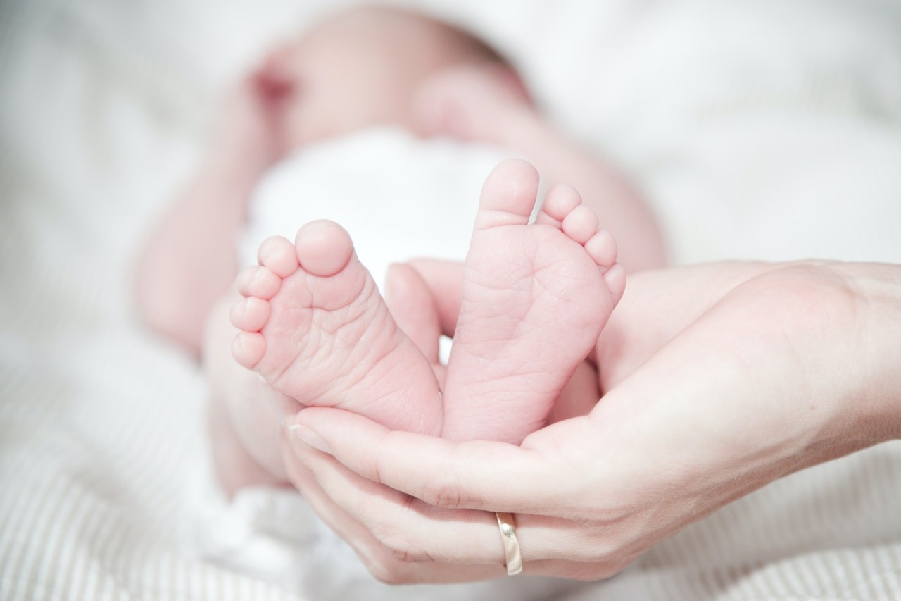 Bebês de mães com Covid-19 apresentam mudanças no desenvolvimento neurológico (Foto: Rene Asmussen/Pexels)