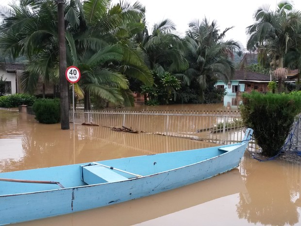 Em Guaramirim, aproximadamente mais de 15 mil pessoas ficaram desabrigadas e 400 desabrigadas (Foto: Defesa Civil/Divulgação)