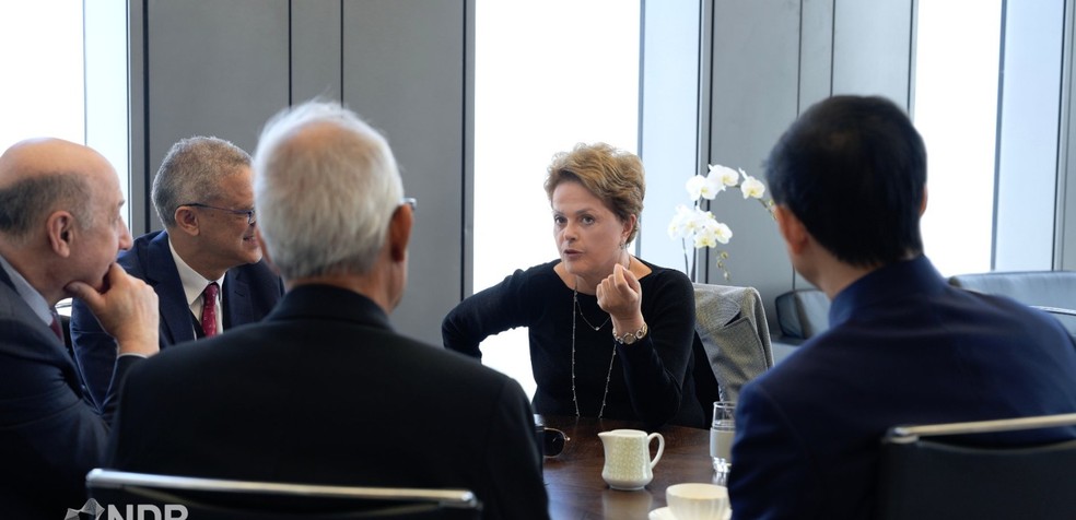 A ex-presidente Dilma Rousseff durante reunião inaugural como presidente do Novo Banco de Desenvolvimento, o banco dos Brics, em Xangai, na China, em 28 de março de 2023.  — Foto: Divulgação/ NDB