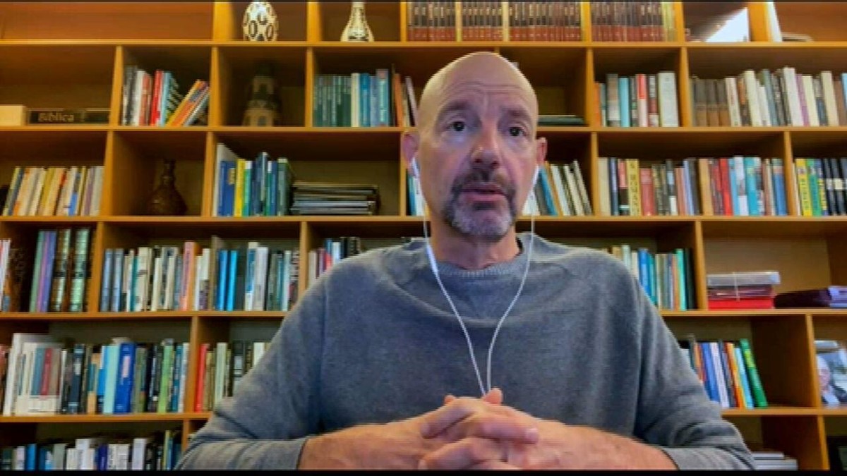 Dólar opera em queda após dados de inflação nos EUA