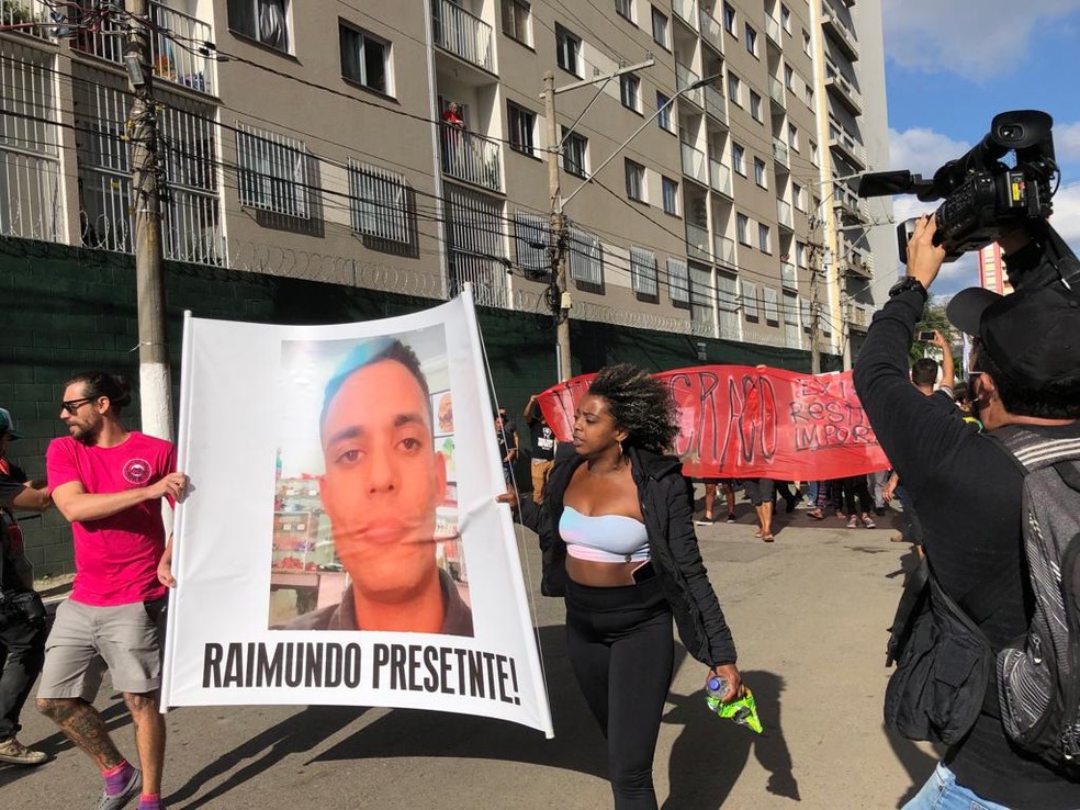 Manifestantes fazem homenagem à Raimundo Nonato Fonseca Junior, de 32 anos, baleado e morto durante a operação na Cracolândia na última quinta-feira (12). — Foto: Arquivo pessoal
