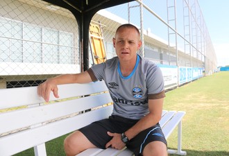 Preparador elogia entrega e vira protagonista em retomada do Grêmio