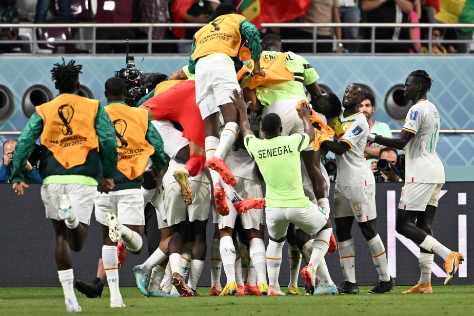 Jogadores de Senegal comemoram a classificação