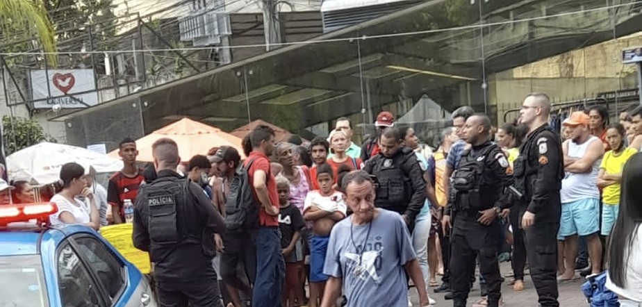 Ação aconteceu no fim da tarde desta segunda-feira próximo a saída A do metrô de São Conrado