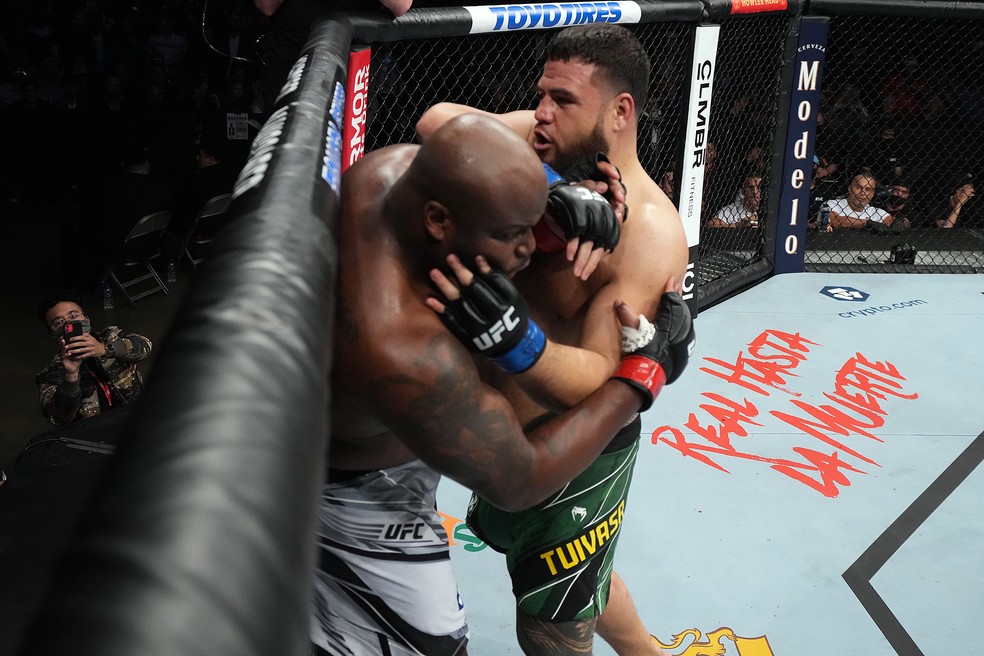 Tai Tuivasa Derrick Lewis UFC 271 — Foto: Getty Images