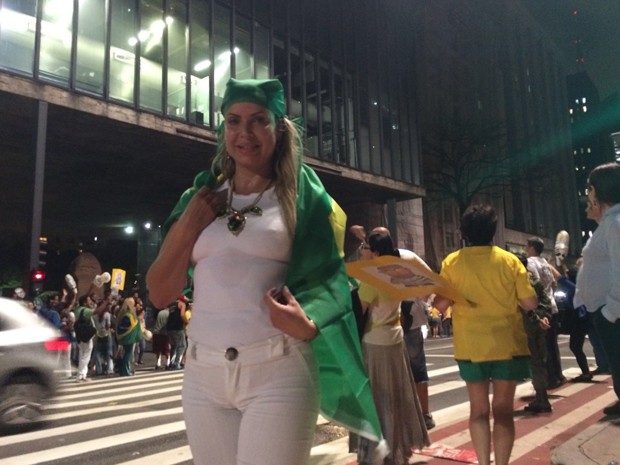 Empresária protesta contra Lula na Avenida Paulista (Foto: Paula Paiva Paulo/G1)