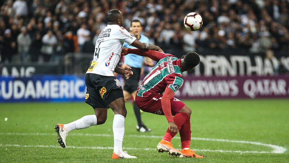 Corinthians x Fluminense no último duelo mata-mata entre os times, na Sul-Americana de 2019 — Foto: Lucas Merçon / Fluminense FC