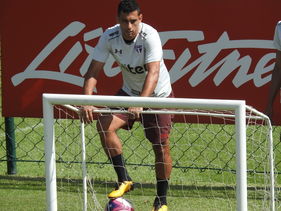 Diego Souza poderá ser titular do São Paulo contra o São Caetano (Foto: Marcelo Hazan)