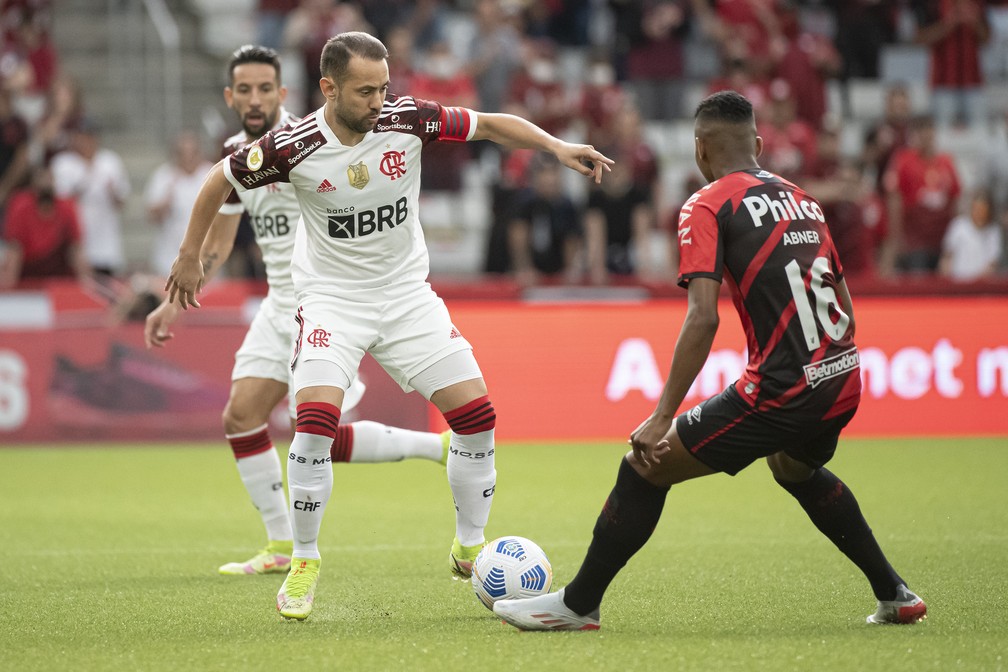 Análise: Flamengo desce de patamar e precisa questionar identidade na reta final da temporada