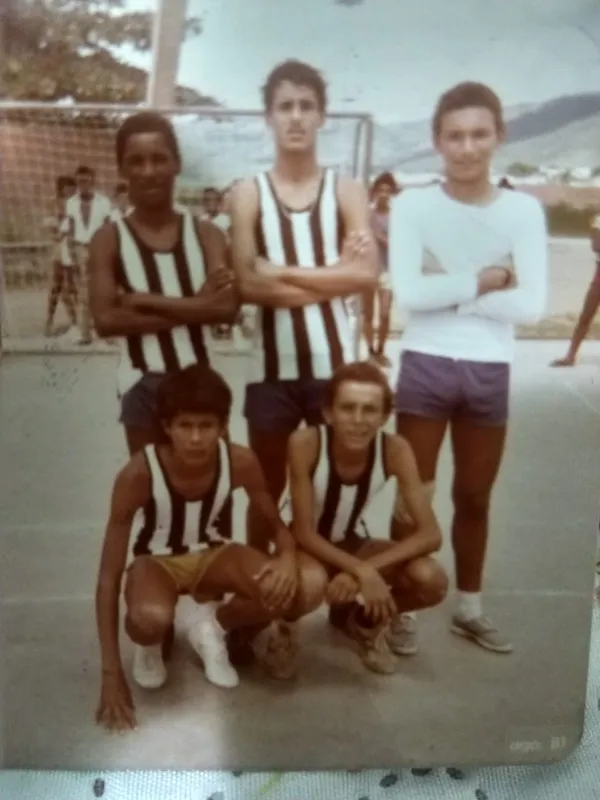 Jerônimo Rodrigues (agachado à esquerda) — Foto: Acervo pessoal
