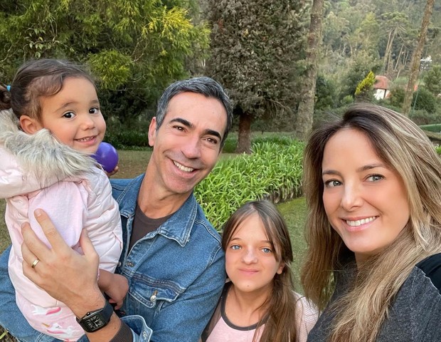 Ticiane Pinheiro e família com César Tralli (Foto: Instagram/Reprodução)