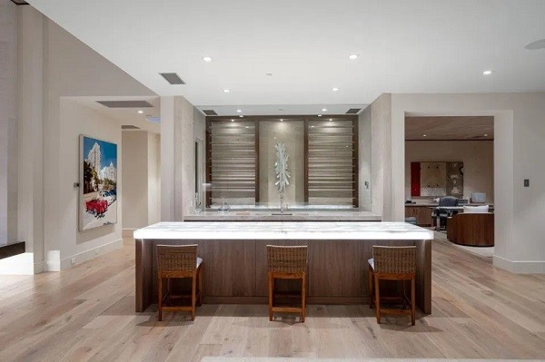 A mansão de 60 milhões de reais comprada pela socialite Kourtney Kardashian (Foto: Divulgação)