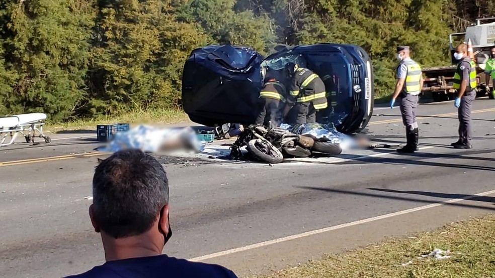 Acidente entre carro e moto mata três pessoas em rodovia de Capão Bonito — Foto: Arquivo Pessoal