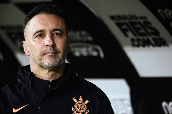 Vítor Pereira e Corinthians não chegam a acordo em ação milionária