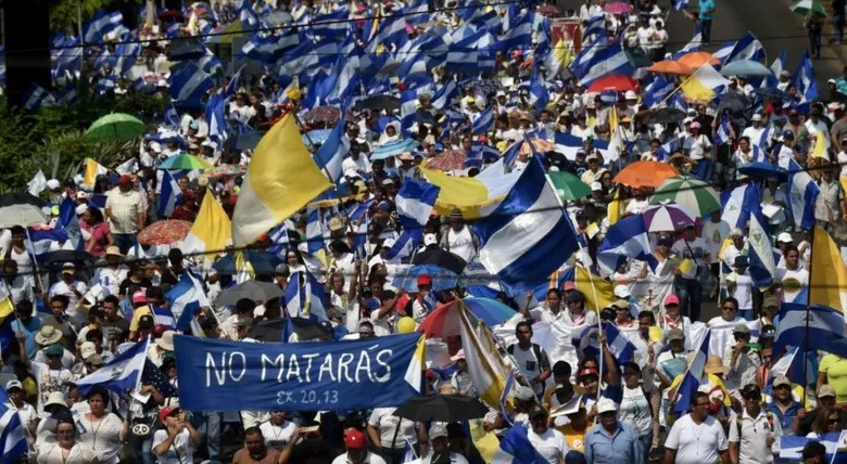 Nicaraguenses descontentes com o governo foram às ruas em massa em 2018 (Foto: GETTY IMAGES (via BBC))