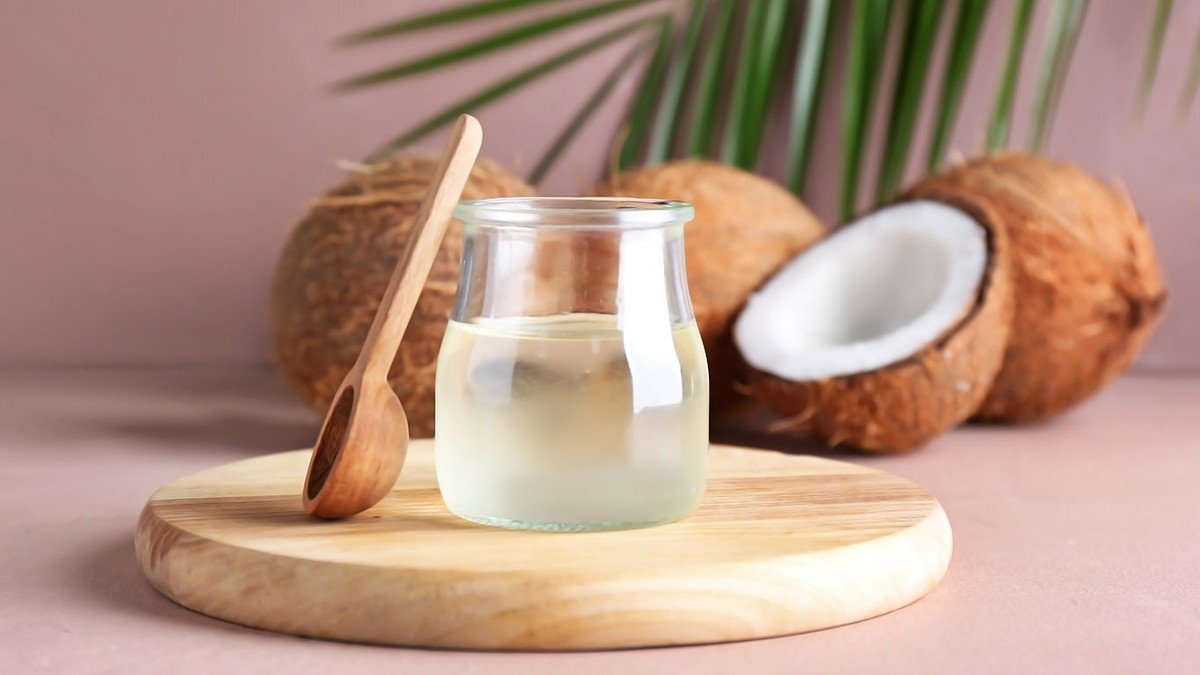 Óleo de coco caseiro | É de Casa | Receitas