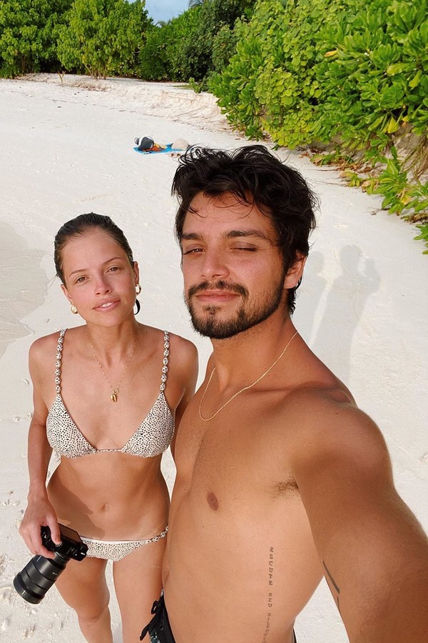 Agatha Moreira e Rodrigo Simas em foto no Instagram (Foto: reprodução/instagram)