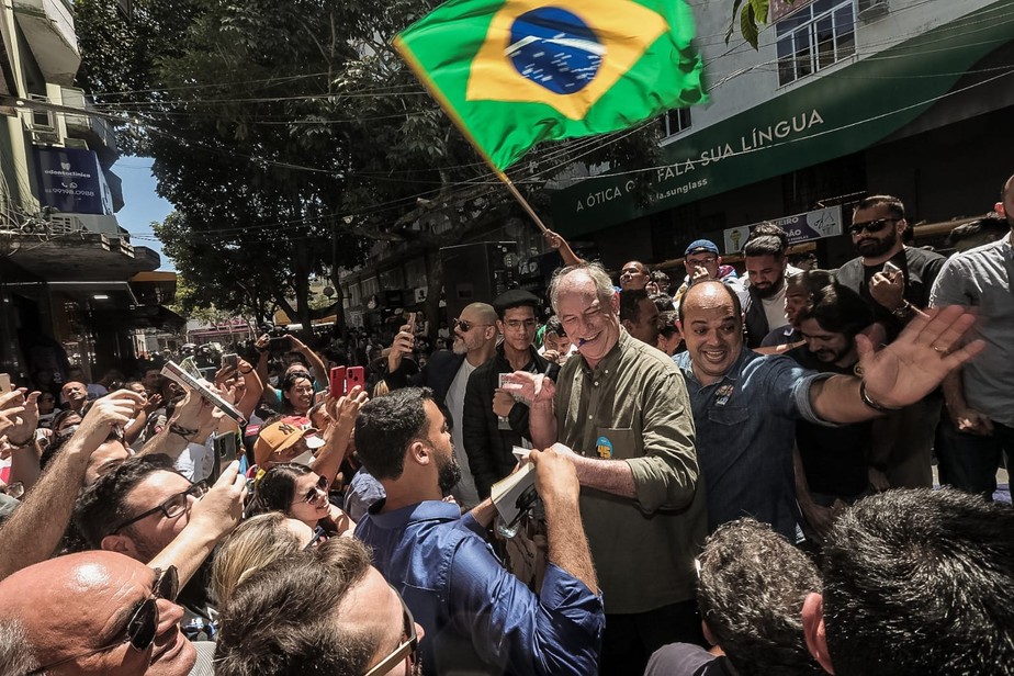 Ciro Gomes (PDT) em campanha em Belém (PA), onde ocupa a terceira posição na corrida presidencial