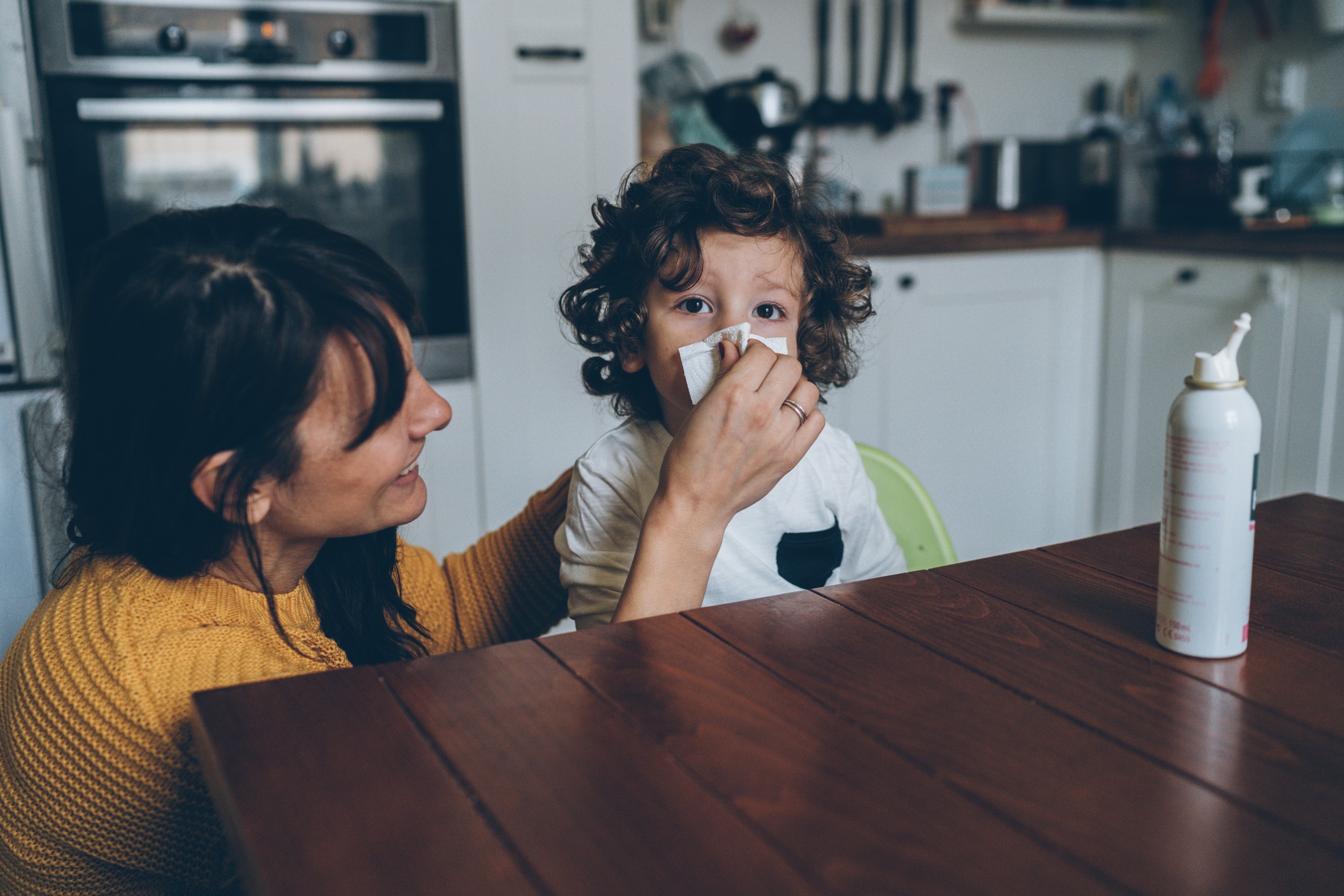 O cuidado nasal auxilia na prevenção de doenças respiratórias em bebês e crianças (Foto: Getty)