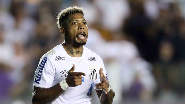 Marinho, do Santos, comemora gol sobre o Cruzeiro